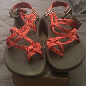 Coral chacos